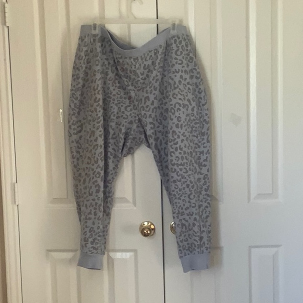 DENIM & CO. ACTIVE Grey Animal Print Joggers - 3X - Excellent Conditiion